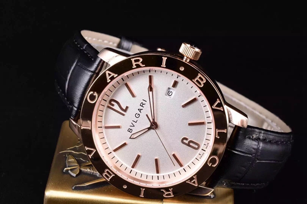 ブルガリ時計正面デザイン